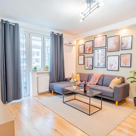 Spacious Newly Renovated 2Br Apartments With Balcony บูคาเรสต์ ภายนอก รูปภาพ