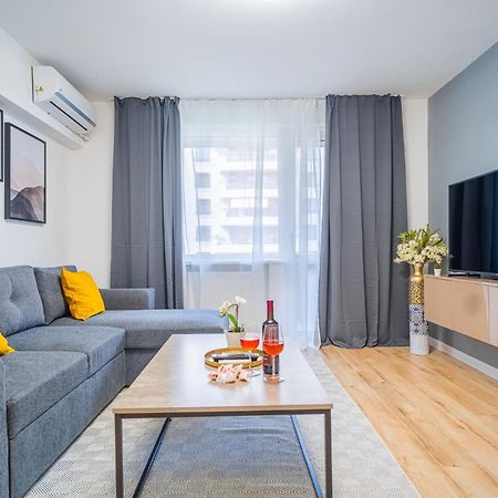 Spacious Newly Renovated 2Br Apartments With Balcony บูคาเรสต์ ภายนอก รูปภาพ