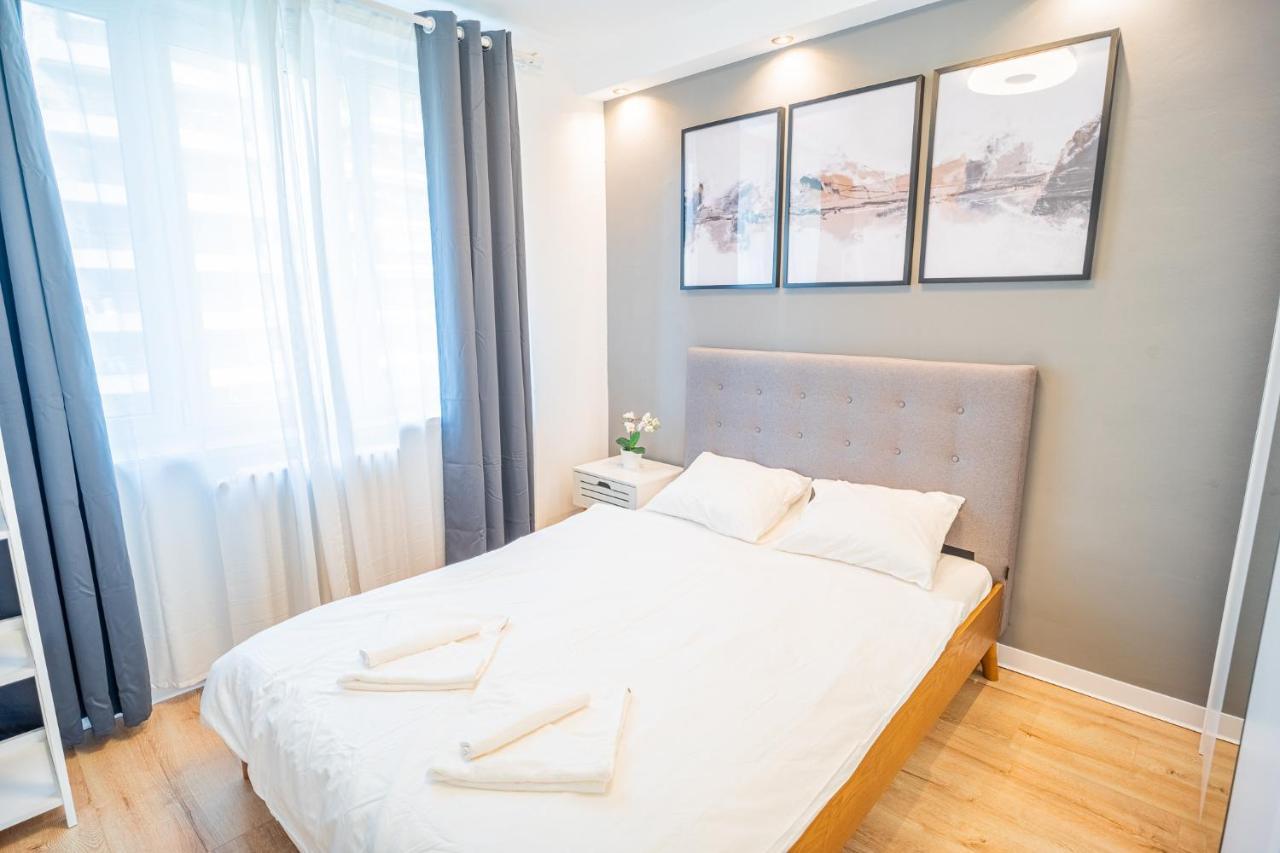 Spacious Newly Renovated 2Br Apartments With Balcony บูคาเรสต์ ภายนอก รูปภาพ