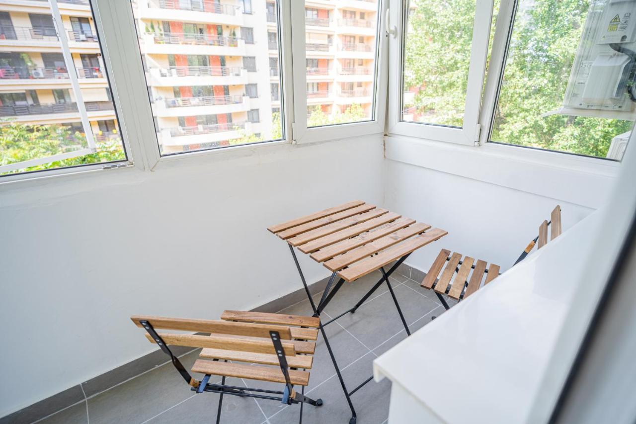 Spacious Newly Renovated 2Br Apartments With Balcony บูคาเรสต์ ภายนอก รูปภาพ