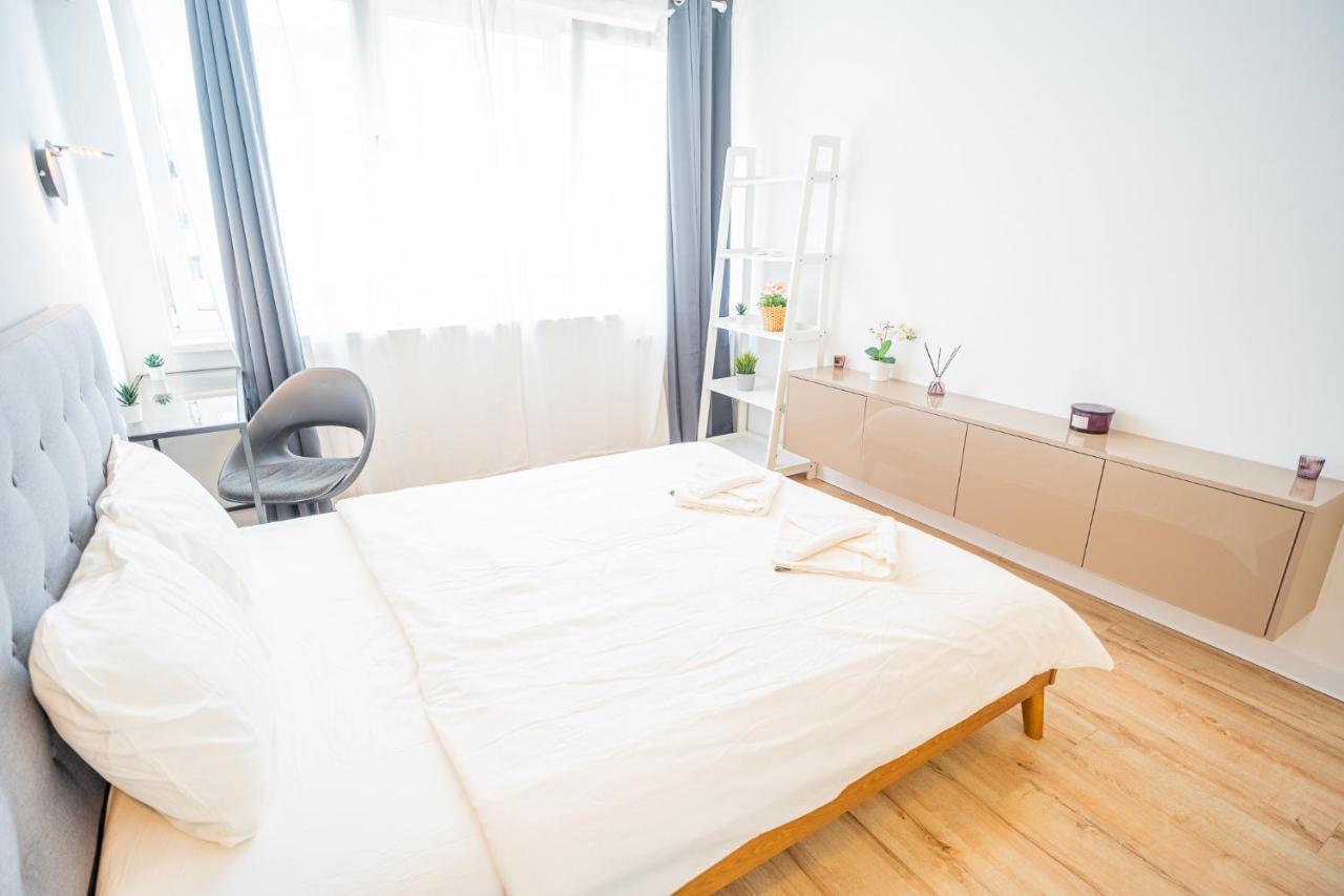 Spacious Newly Renovated 2Br Apartments With Balcony บูคาเรสต์ ภายนอก รูปภาพ