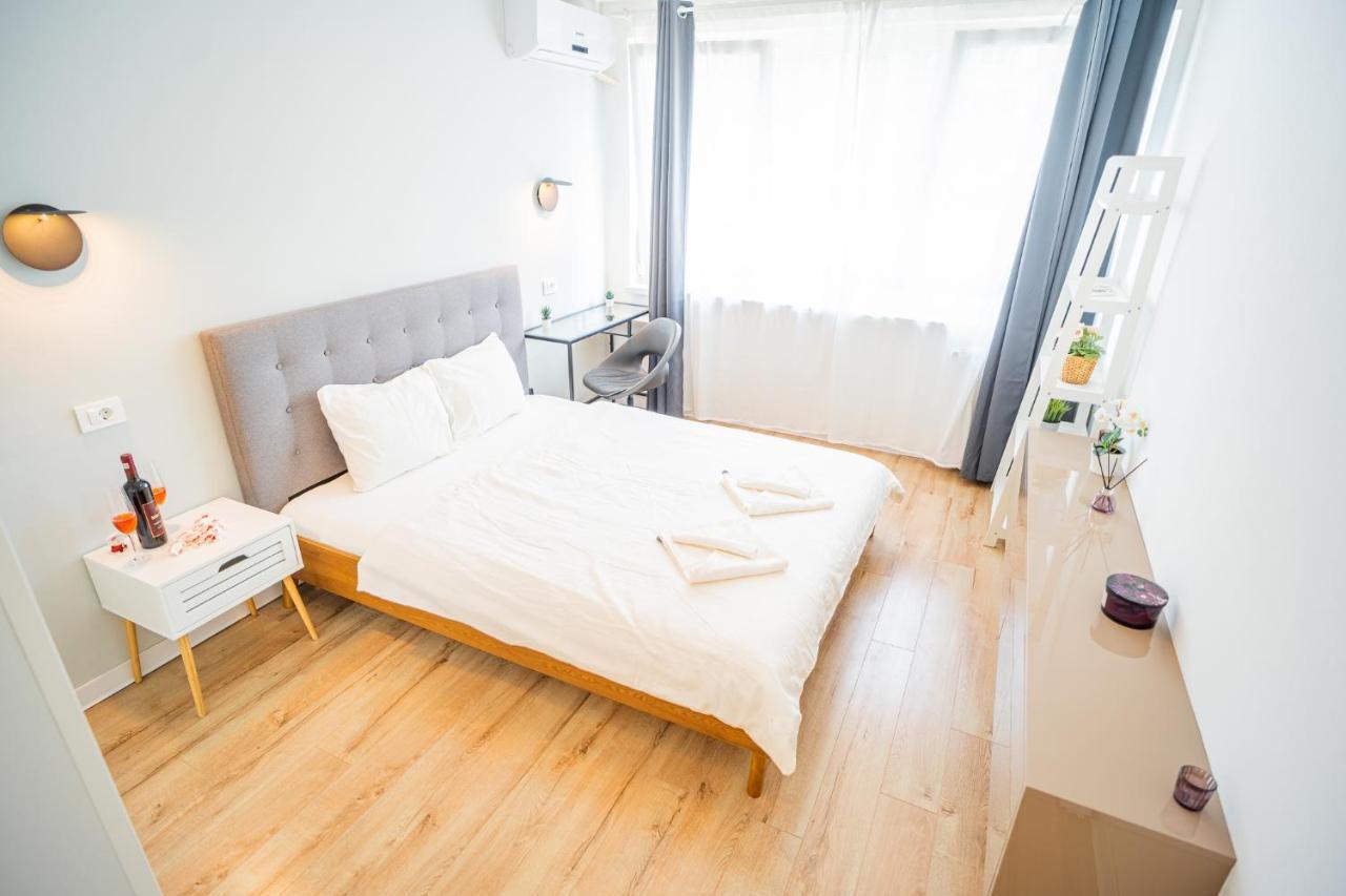 Spacious Newly Renovated 2Br Apartments With Balcony บูคาเรสต์ ภายนอก รูปภาพ