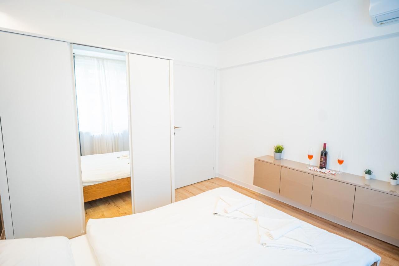 Spacious Newly Renovated 2Br Apartments With Balcony บูคาเรสต์ ภายนอก รูปภาพ
