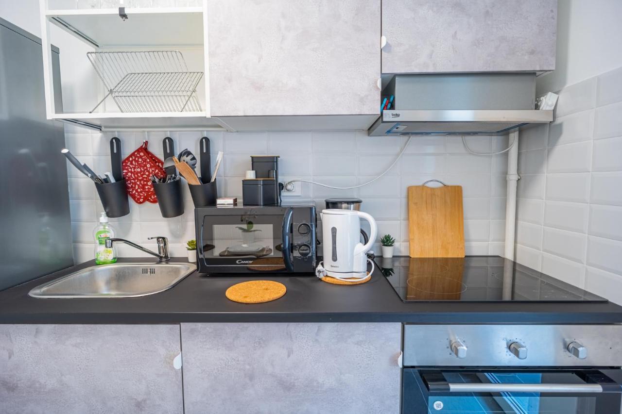 Spacious Newly Renovated 2Br Apartments With Balcony บูคาเรสต์ ภายนอก รูปภาพ