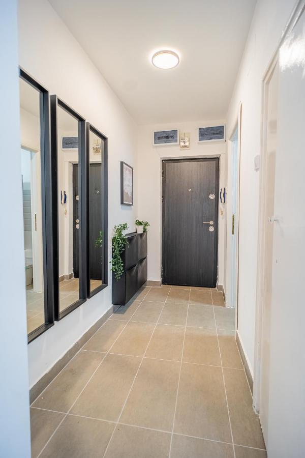 Spacious Newly Renovated 2Br Apartments With Balcony บูคาเรสต์ ภายนอก รูปภาพ
