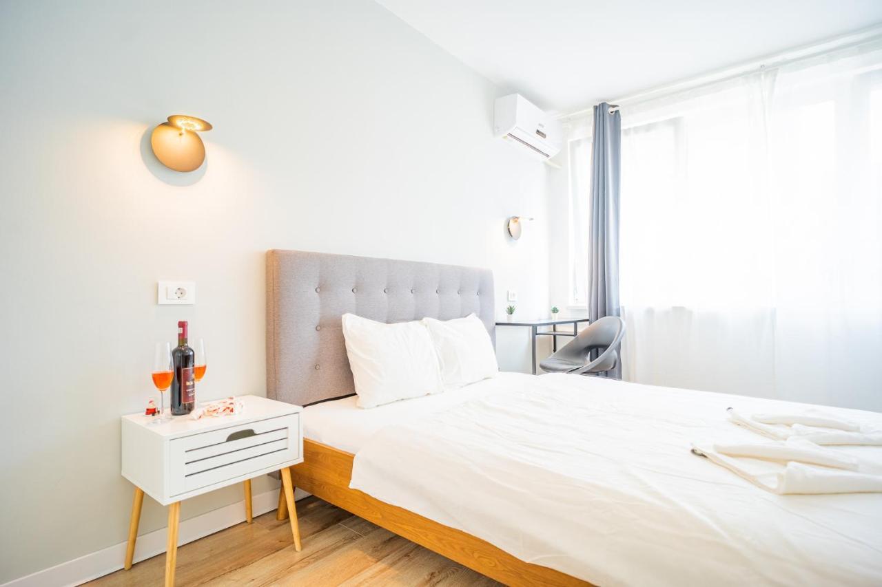 Spacious Newly Renovated 2Br Apartments With Balcony บูคาเรสต์ ภายนอก รูปภาพ