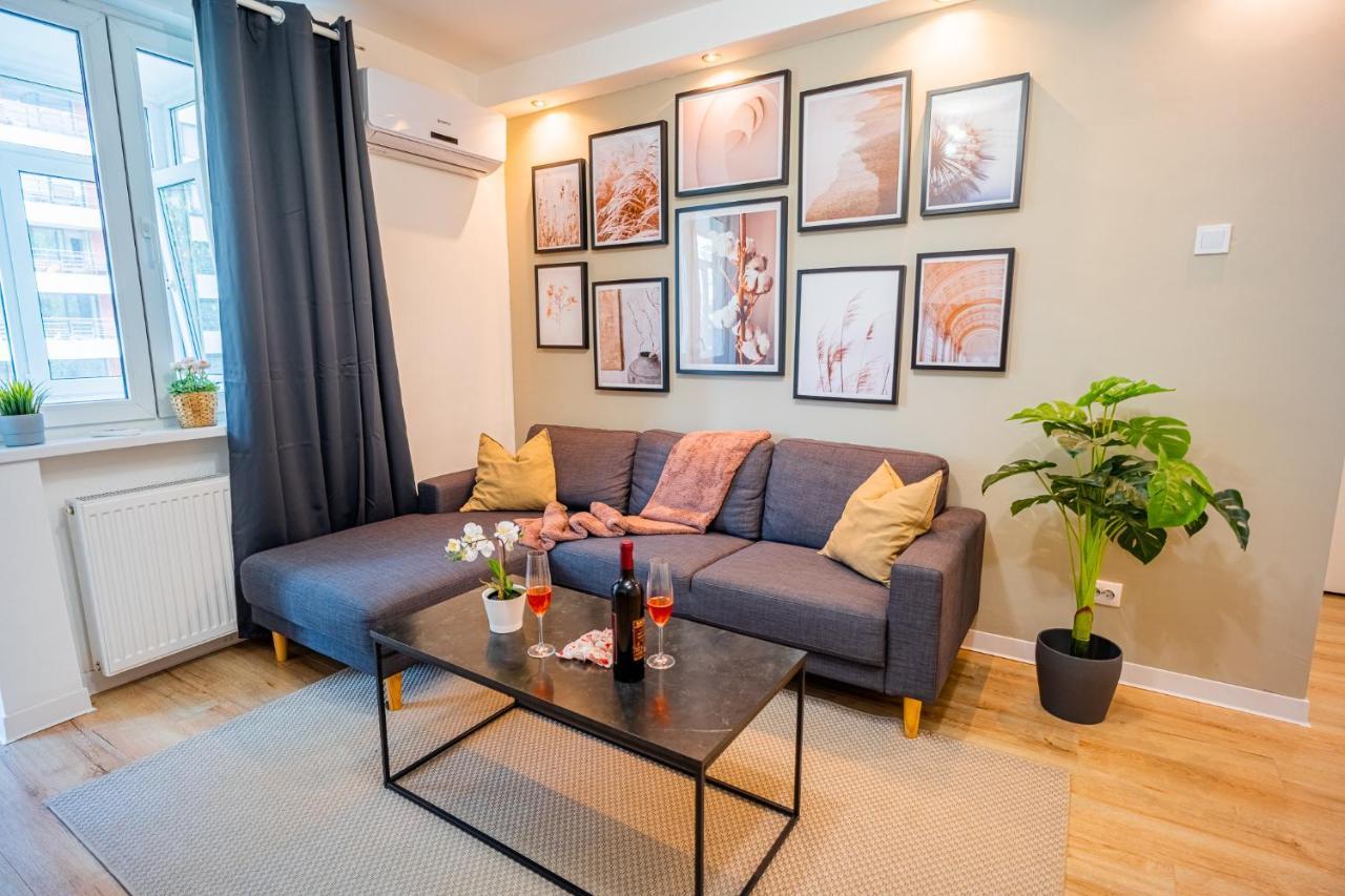 Spacious Newly Renovated 2Br Apartments With Balcony บูคาเรสต์ ภายนอก รูปภาพ