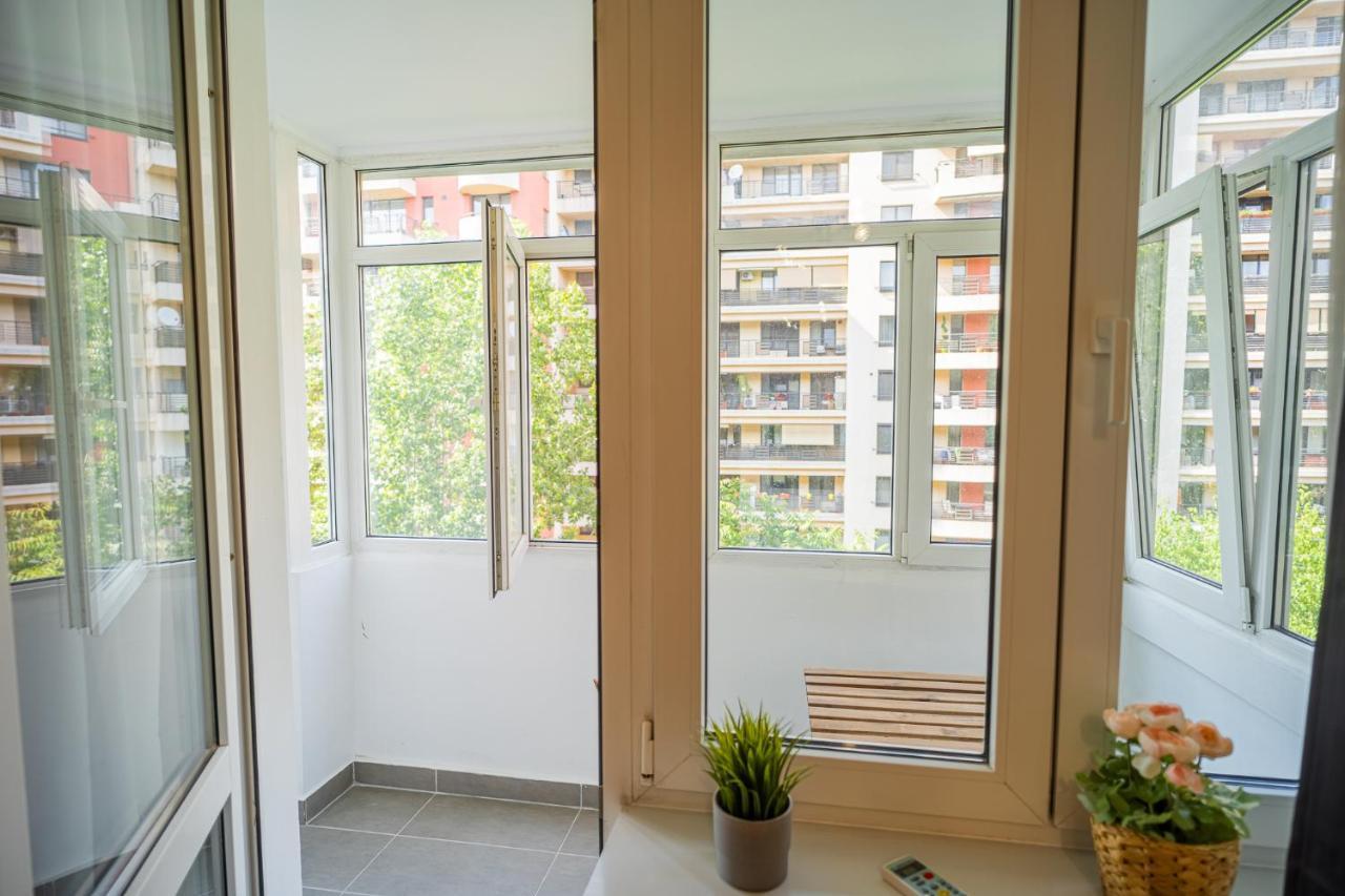 Spacious Newly Renovated 2Br Apartments With Balcony บูคาเรสต์ ภายนอก รูปภาพ
