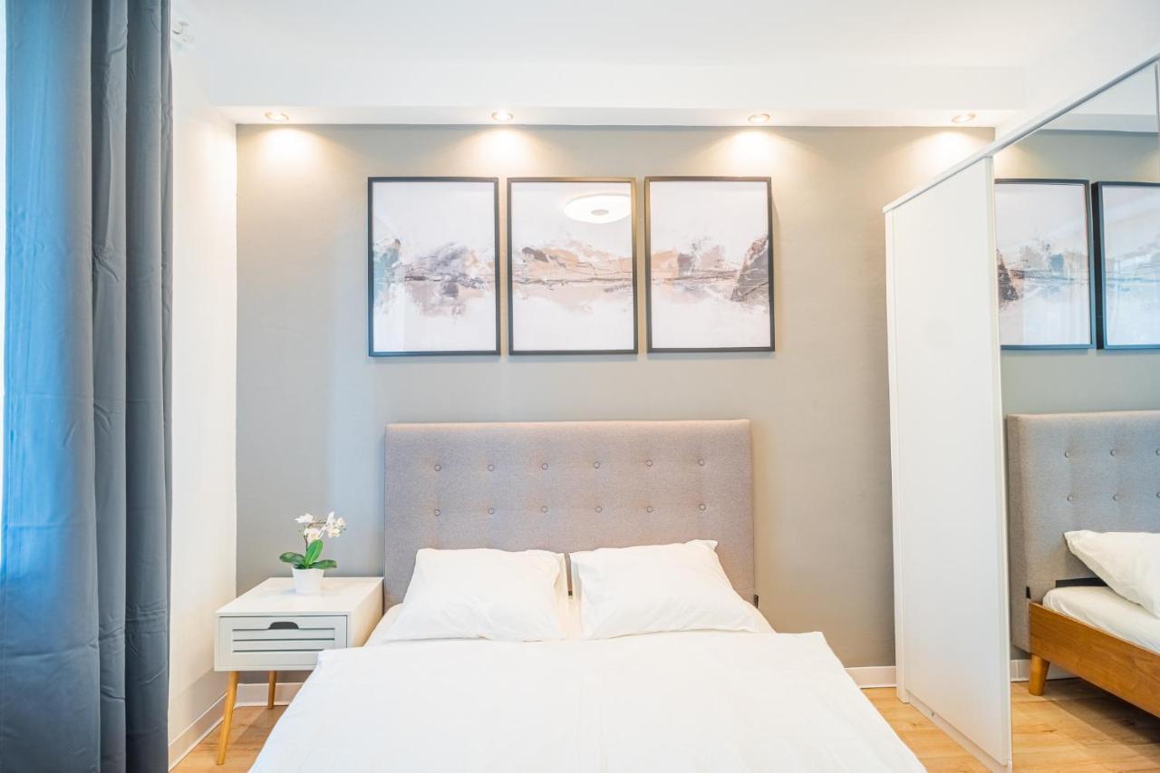 Spacious Newly Renovated 2Br Apartments With Balcony บูคาเรสต์ ภายนอก รูปภาพ