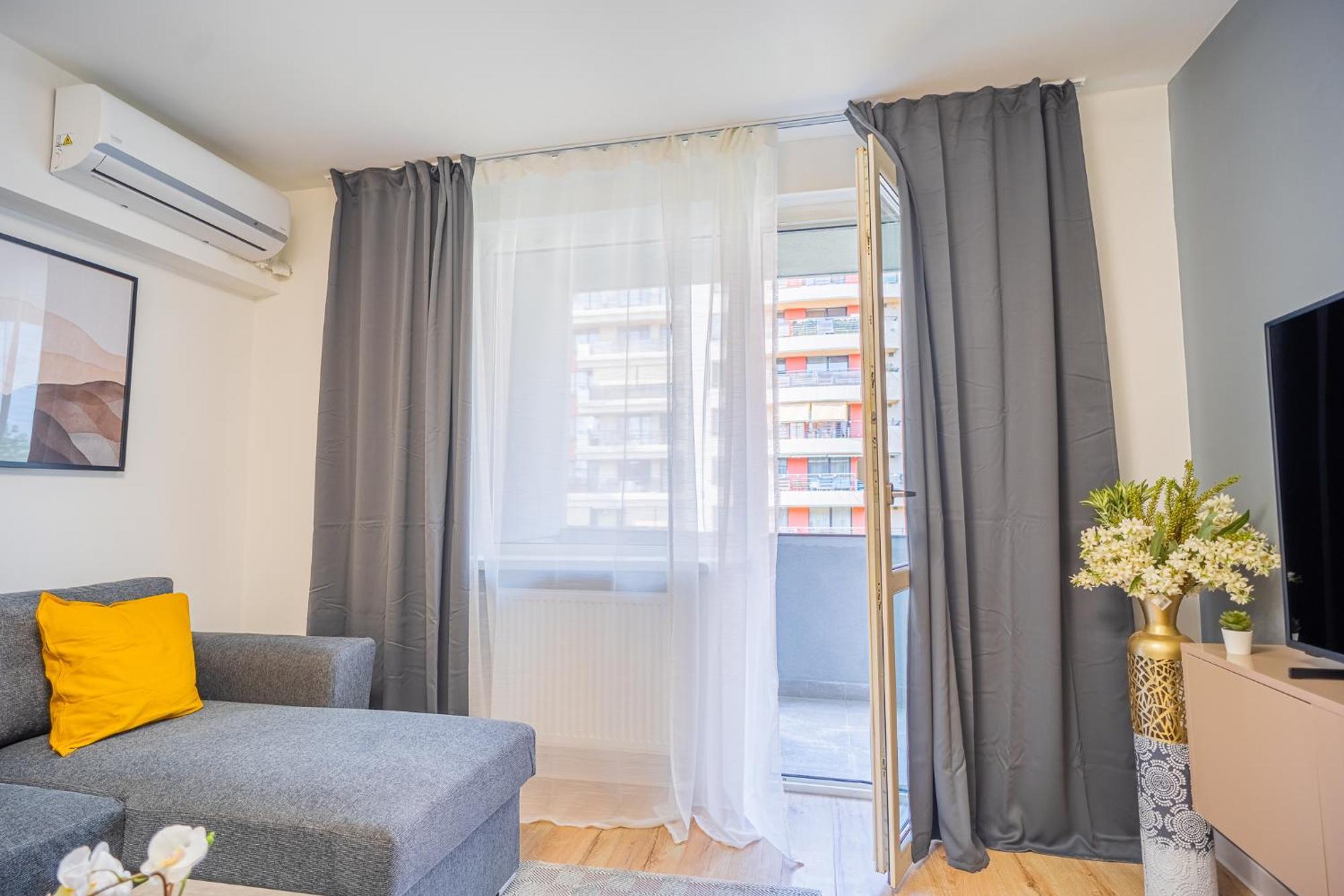 Spacious Newly Renovated 2Br Apartments With Balcony บูคาเรสต์ ภายนอก รูปภาพ