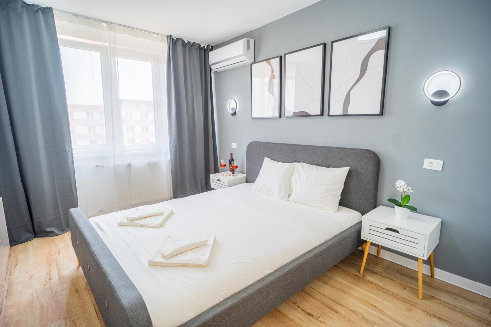 Spacious Newly Renovated 2Br Apartments With Balcony บูคาเรสต์ ภายนอก รูปภาพ