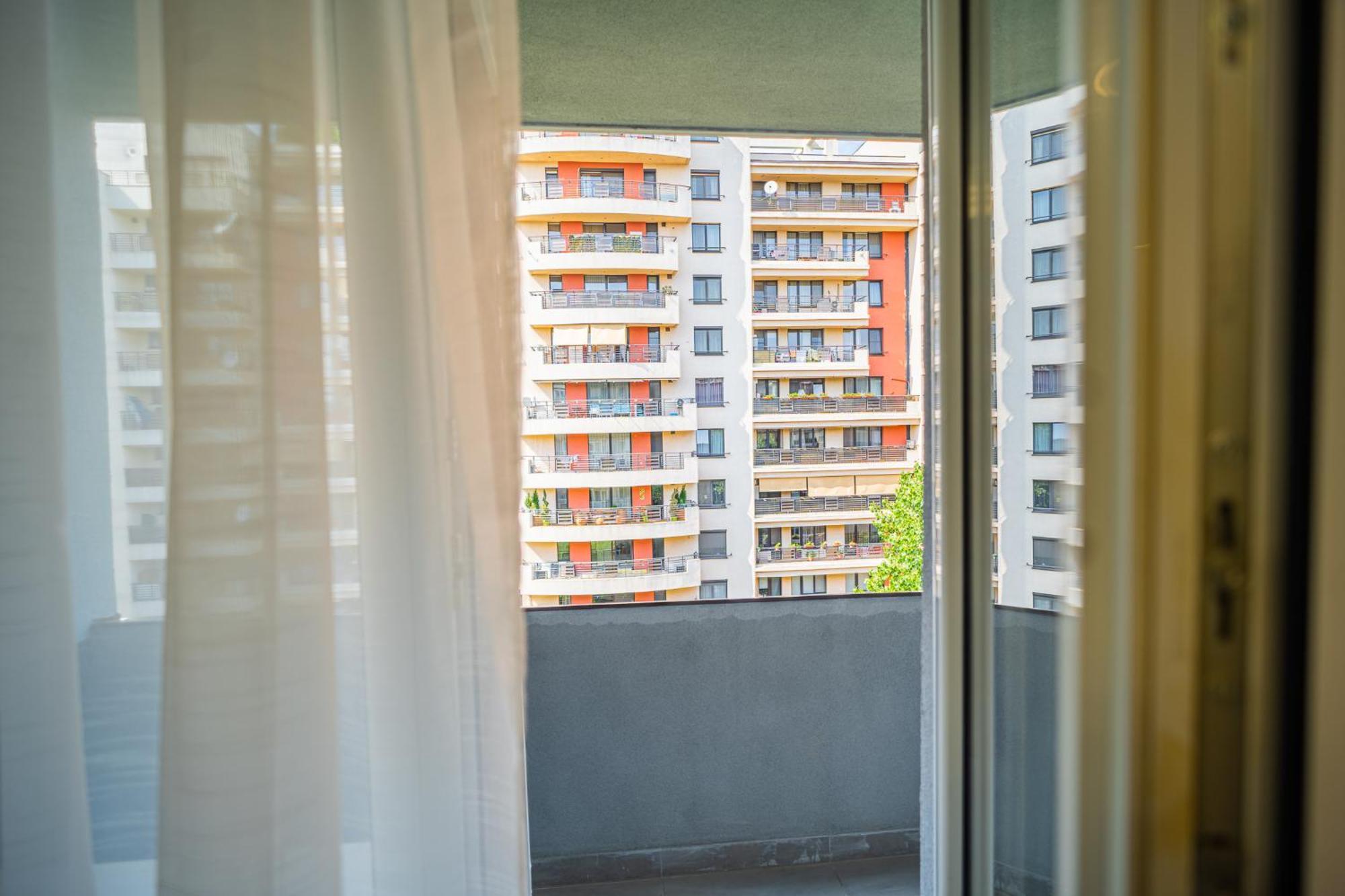 Spacious Newly Renovated 2Br Apartments With Balcony บูคาเรสต์ ภายนอก รูปภาพ