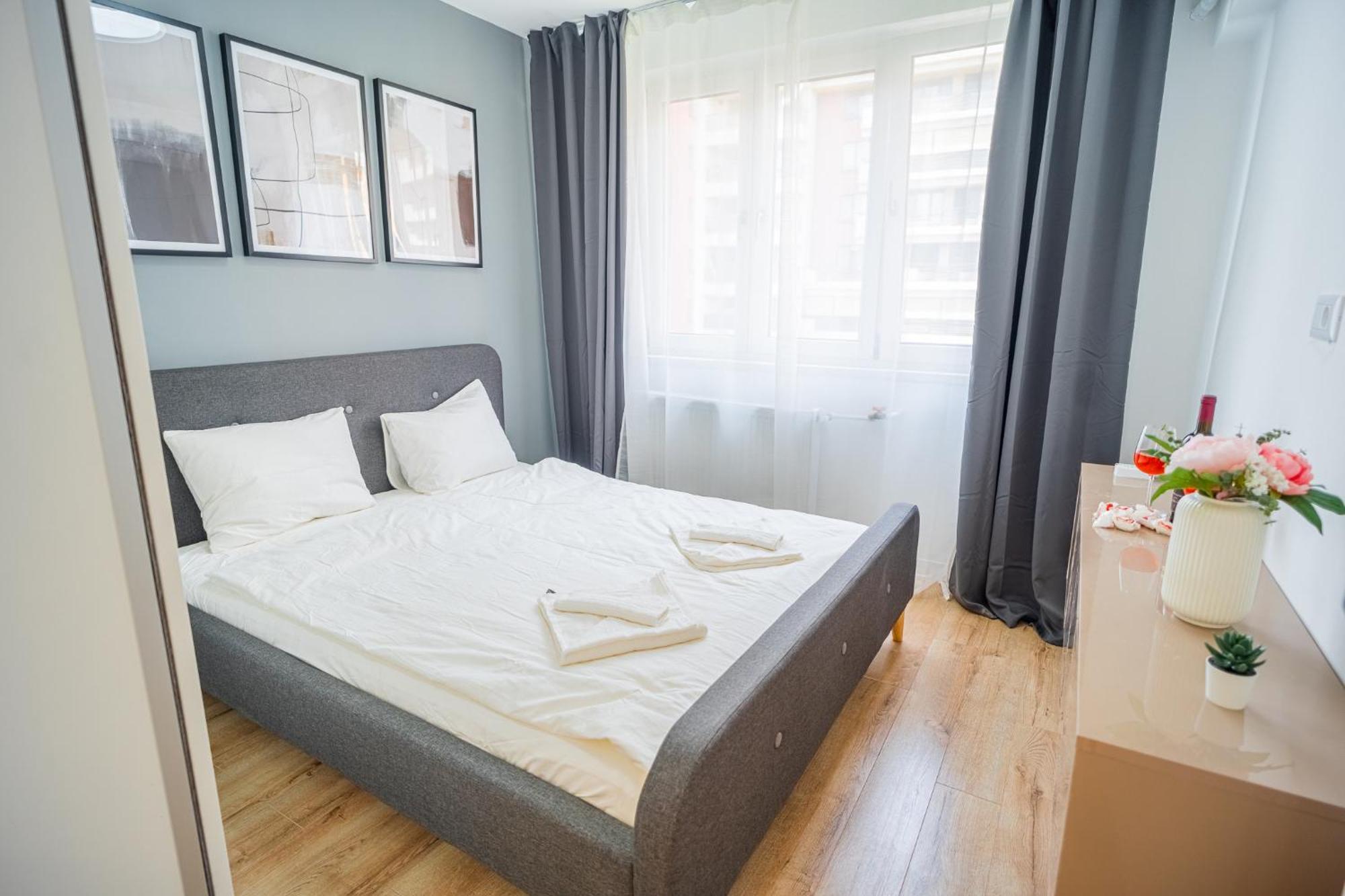 Spacious Newly Renovated 2Br Apartments With Balcony บูคาเรสต์ ภายนอก รูปภาพ