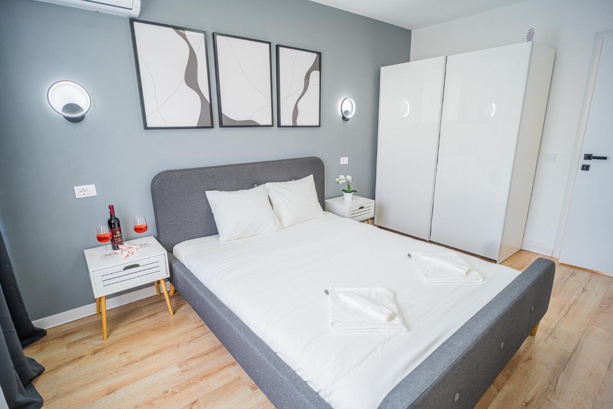 Spacious Newly Renovated 2Br Apartments With Balcony บูคาเรสต์ ภายนอก รูปภาพ