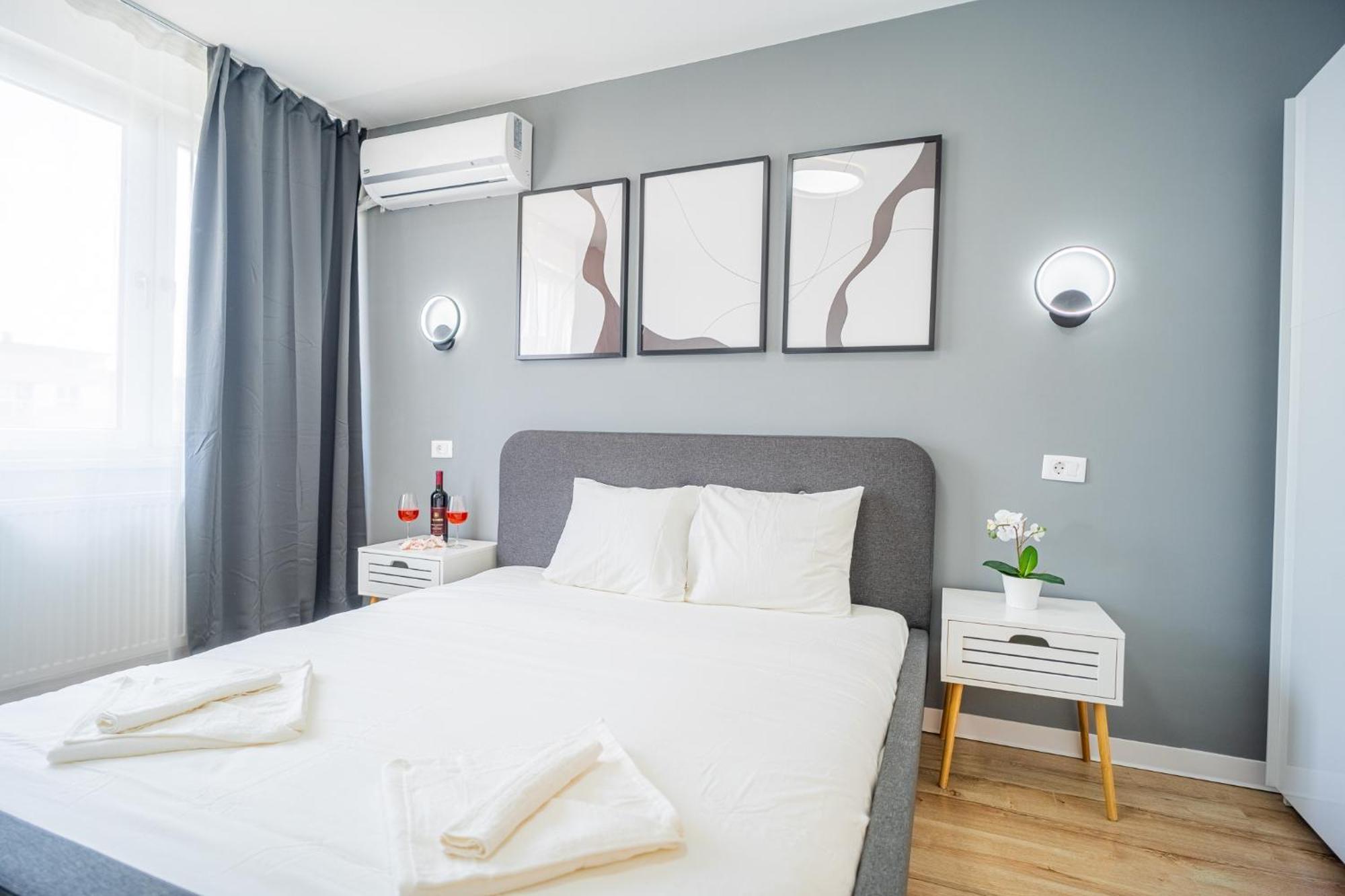 Spacious Newly Renovated 2Br Apartments With Balcony บูคาเรสต์ ภายนอก รูปภาพ