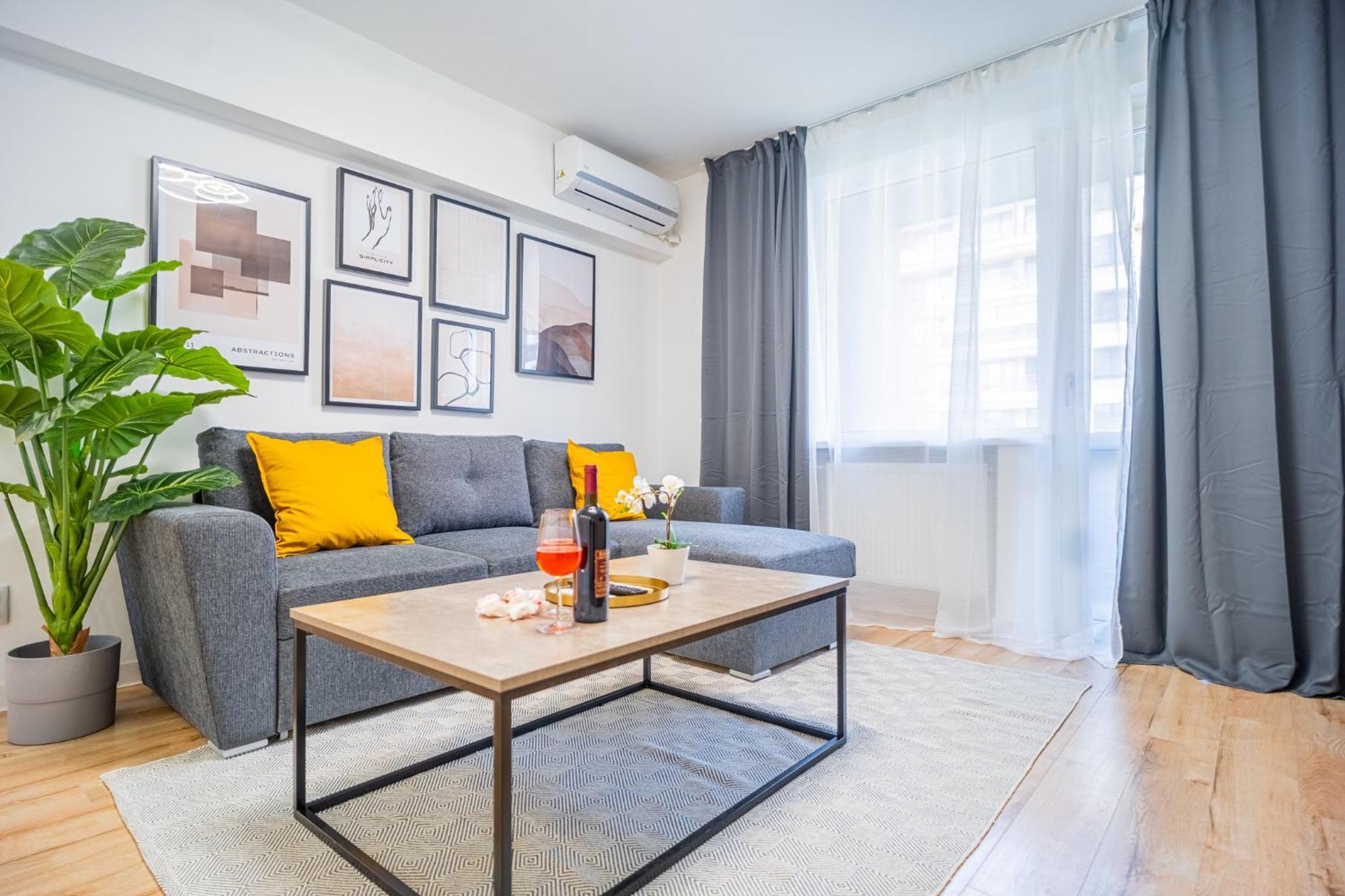 Spacious Newly Renovated 2Br Apartments With Balcony บูคาเรสต์ ภายนอก รูปภาพ