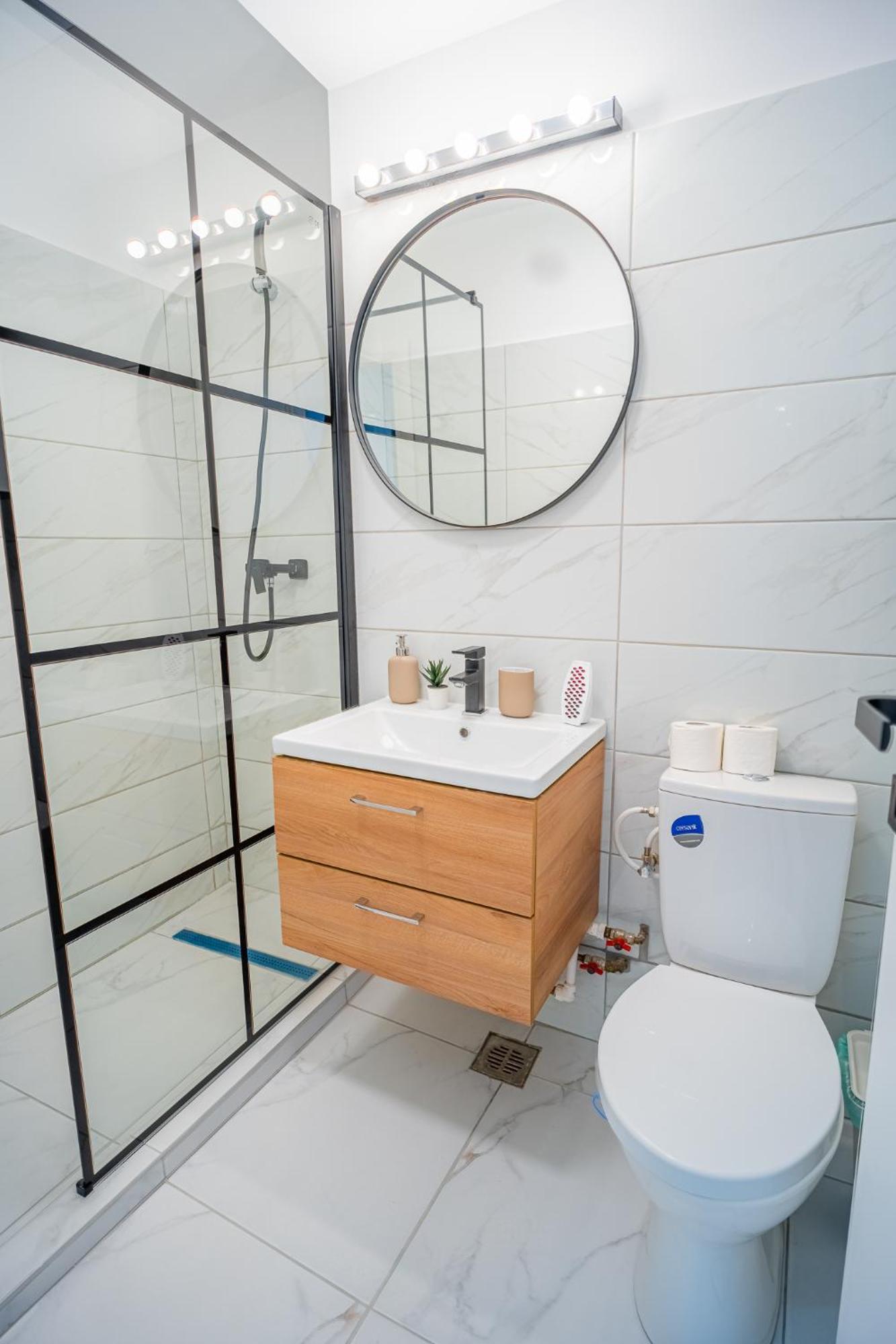 Spacious Newly Renovated 2Br Apartments With Balcony บูคาเรสต์ ภายนอก รูปภาพ